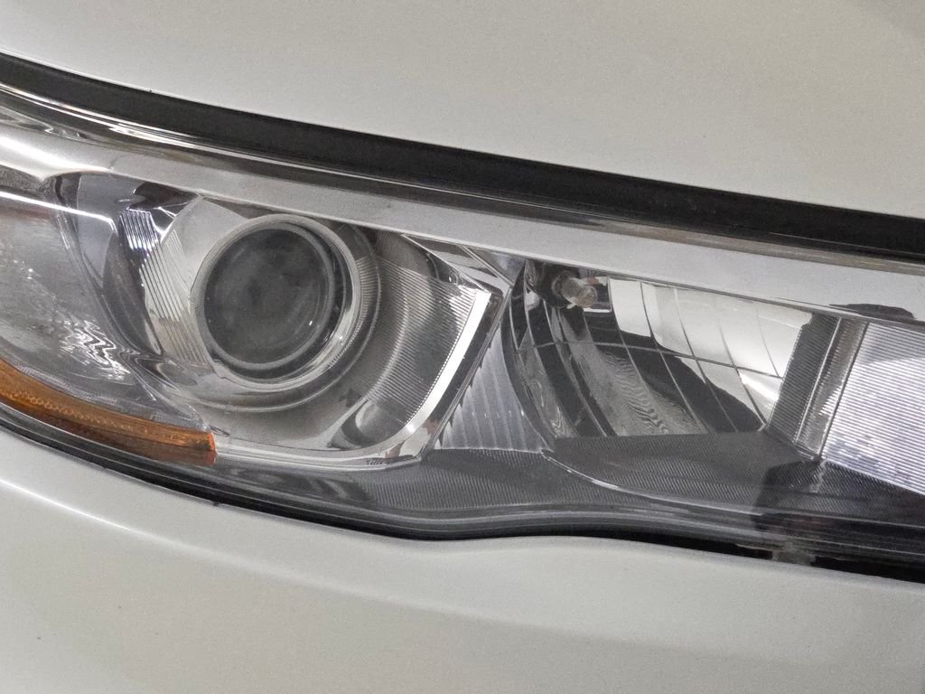 Used 2016 White Toyota XLE V6 image 14