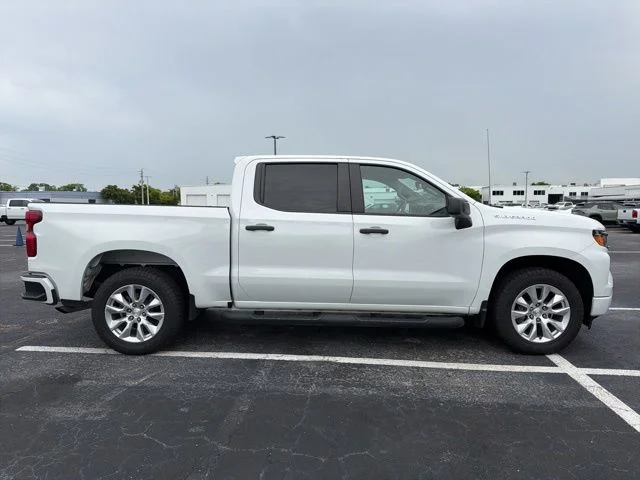 Used 2022 White Chevrolet Custom image 13