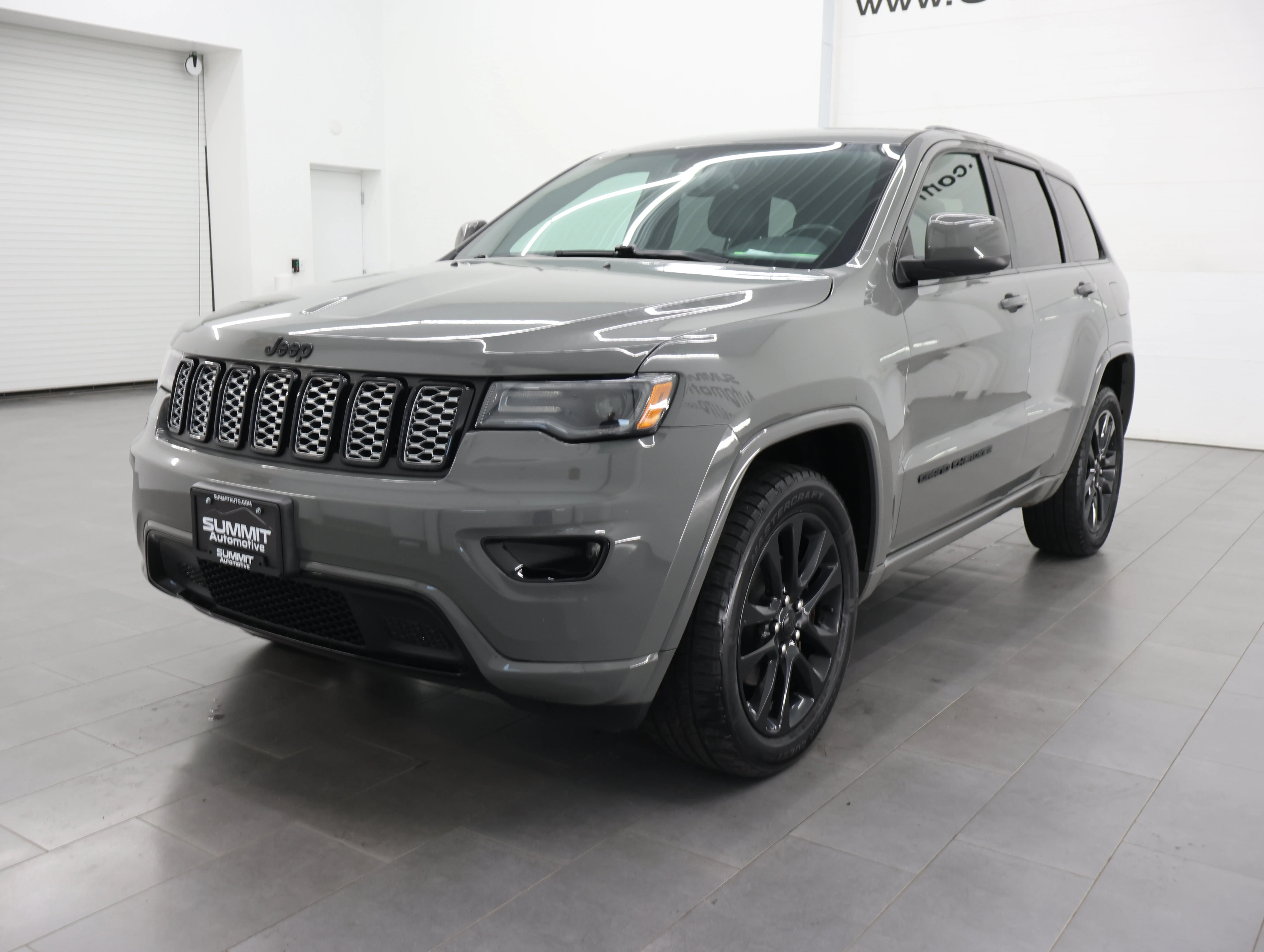 Used 2020 Sting-Gray Clearcoat Jeep Altitude image 7
