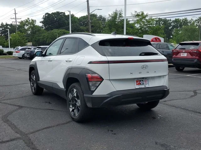 Used 2025 White Hyundai SEL image 3