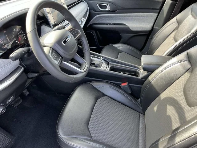 Used 2025 Black Jeep Latitude image 24