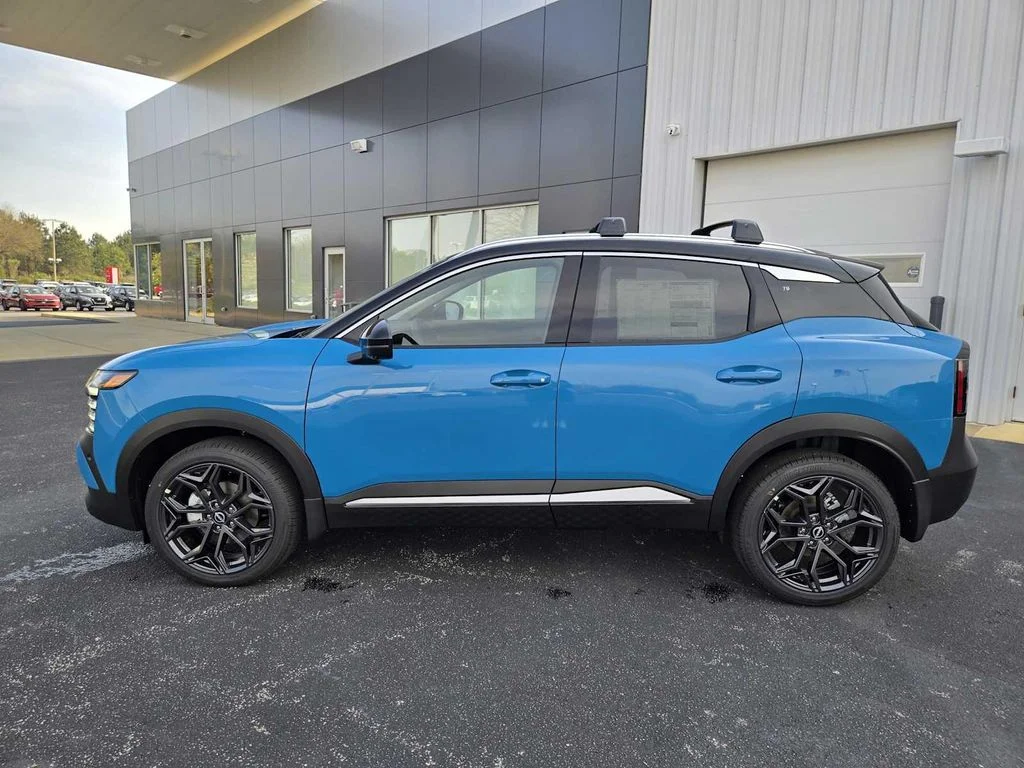 New 2026 Arctic Ice Blue Metallic / Super Black Two-tone Nissan SR image 11