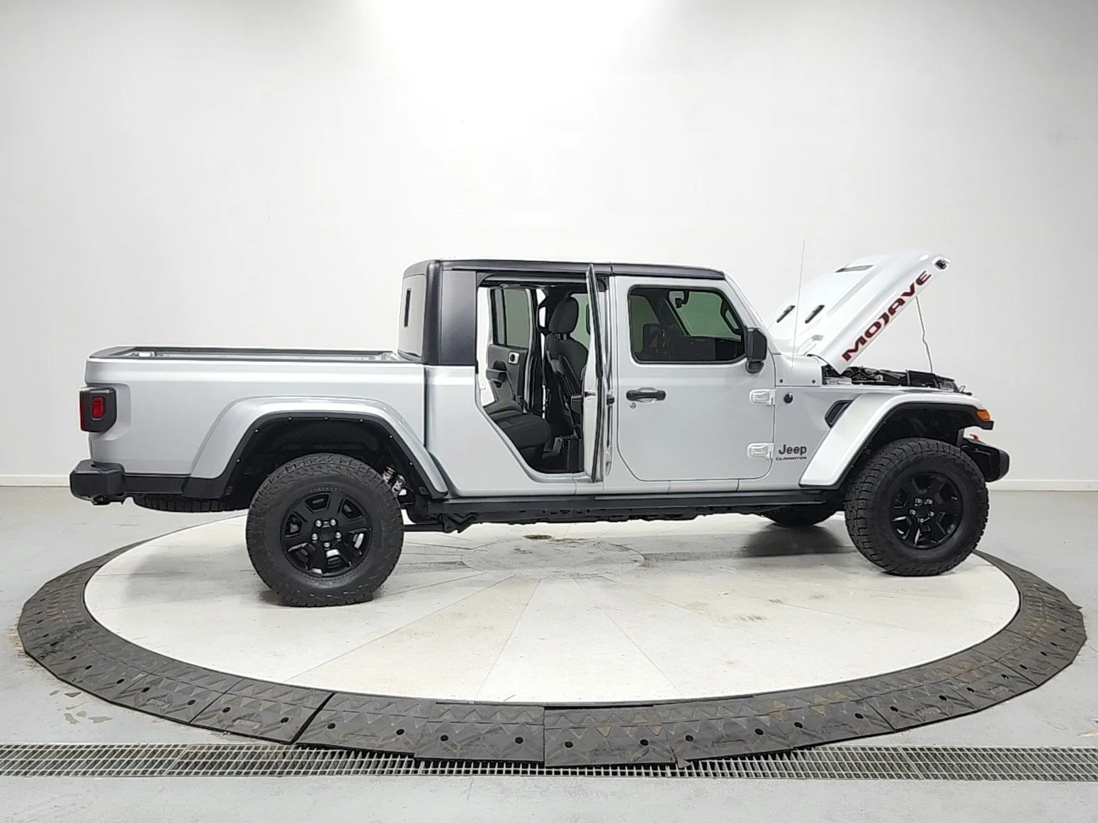 Used 2022 Silver Jeep Mojave image 16