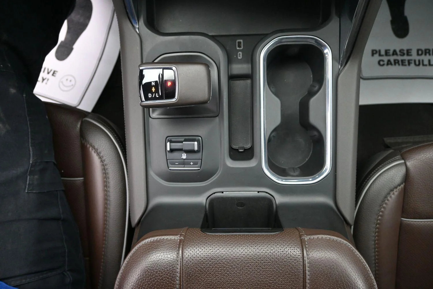 Used 2024 White Frost Tricoat GMC Denali image 35