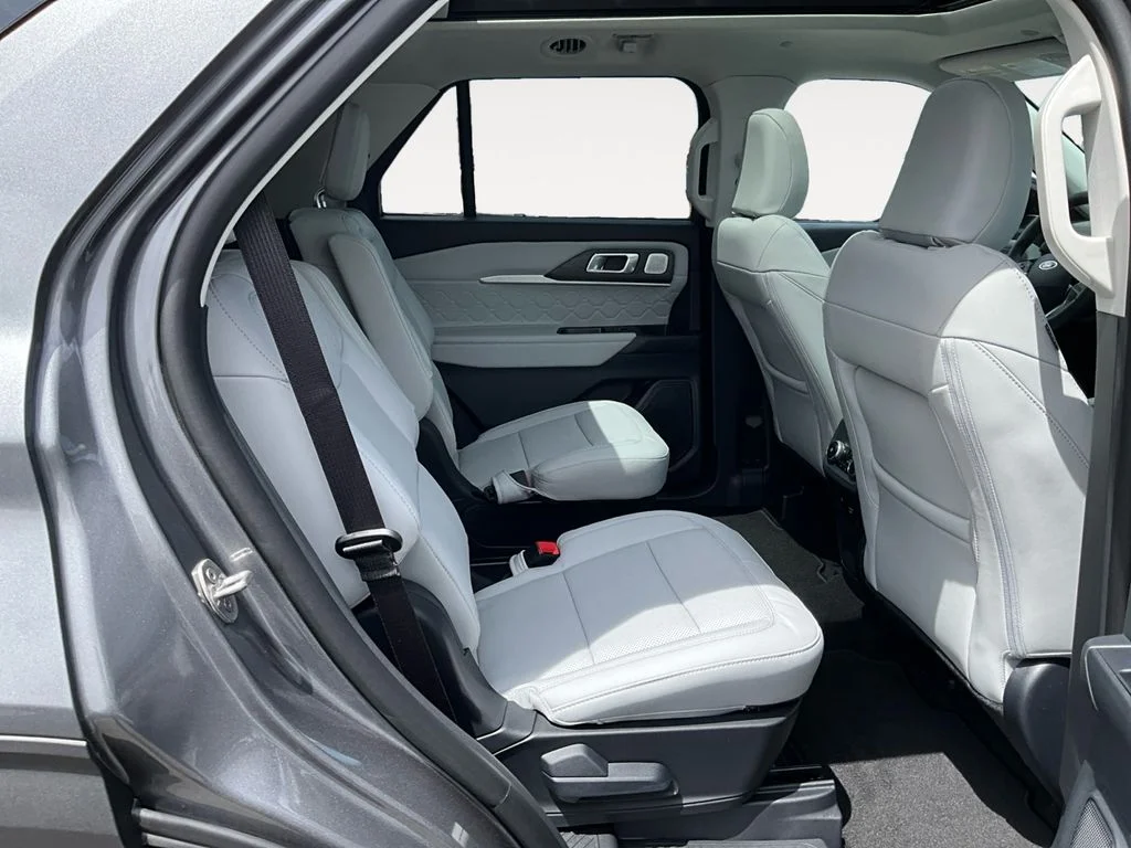 New 2026 CARBONIZED GRAY METALLIC Ford Platinum image 13