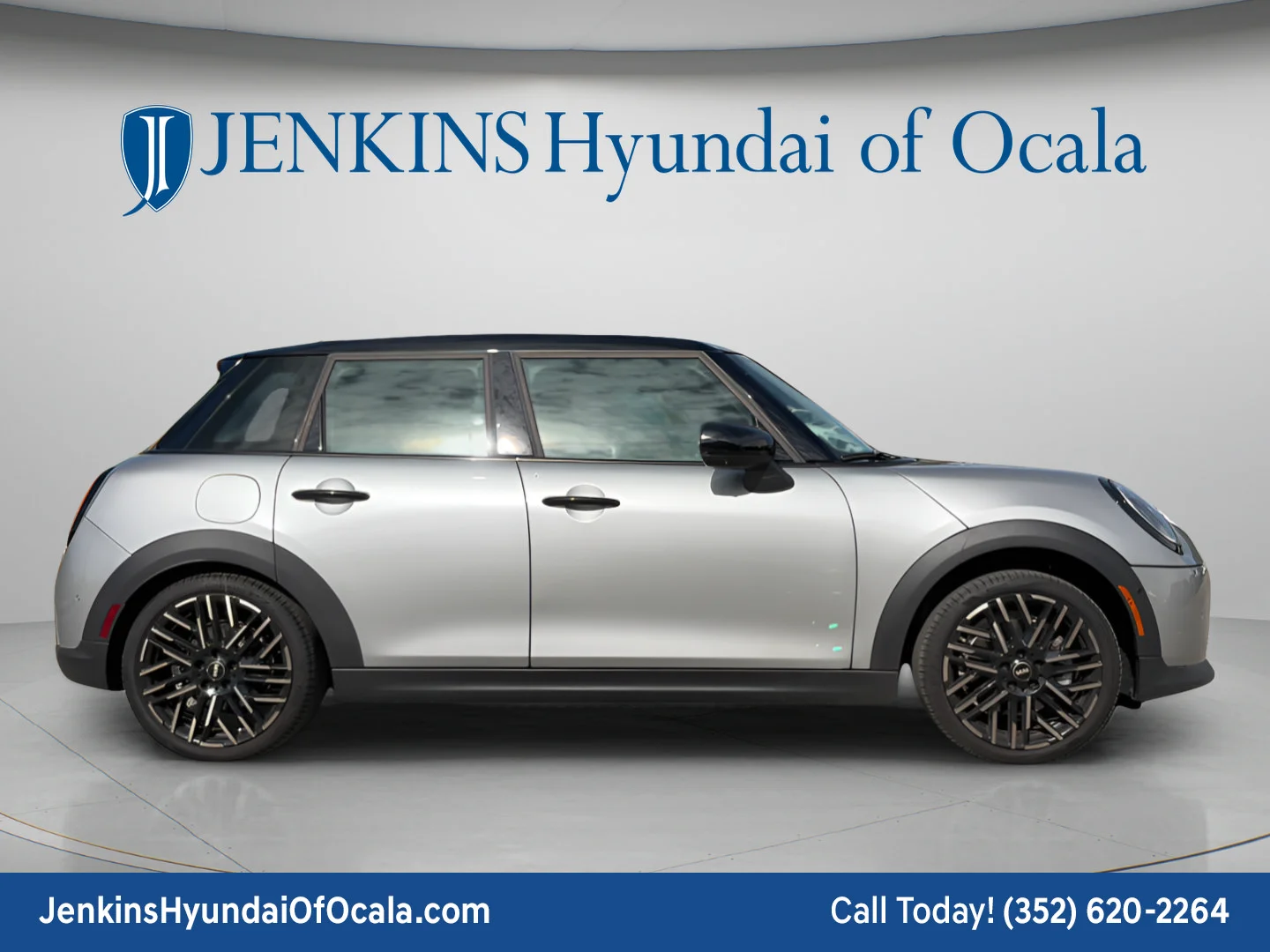 Used 2025 Silver MINI Cooper image 2