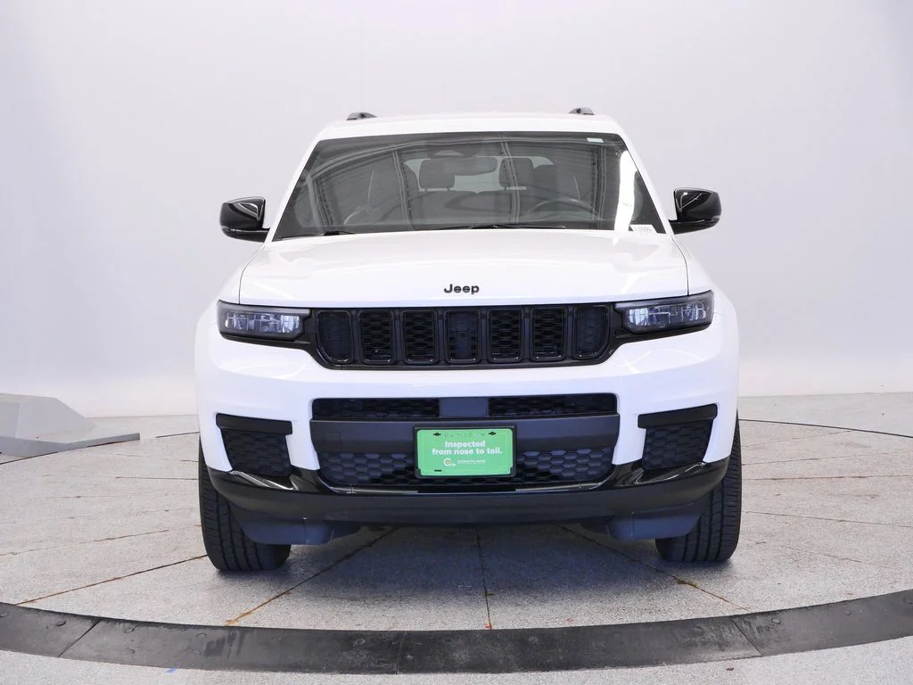 Used 2022 White Jeep Altitude image 11