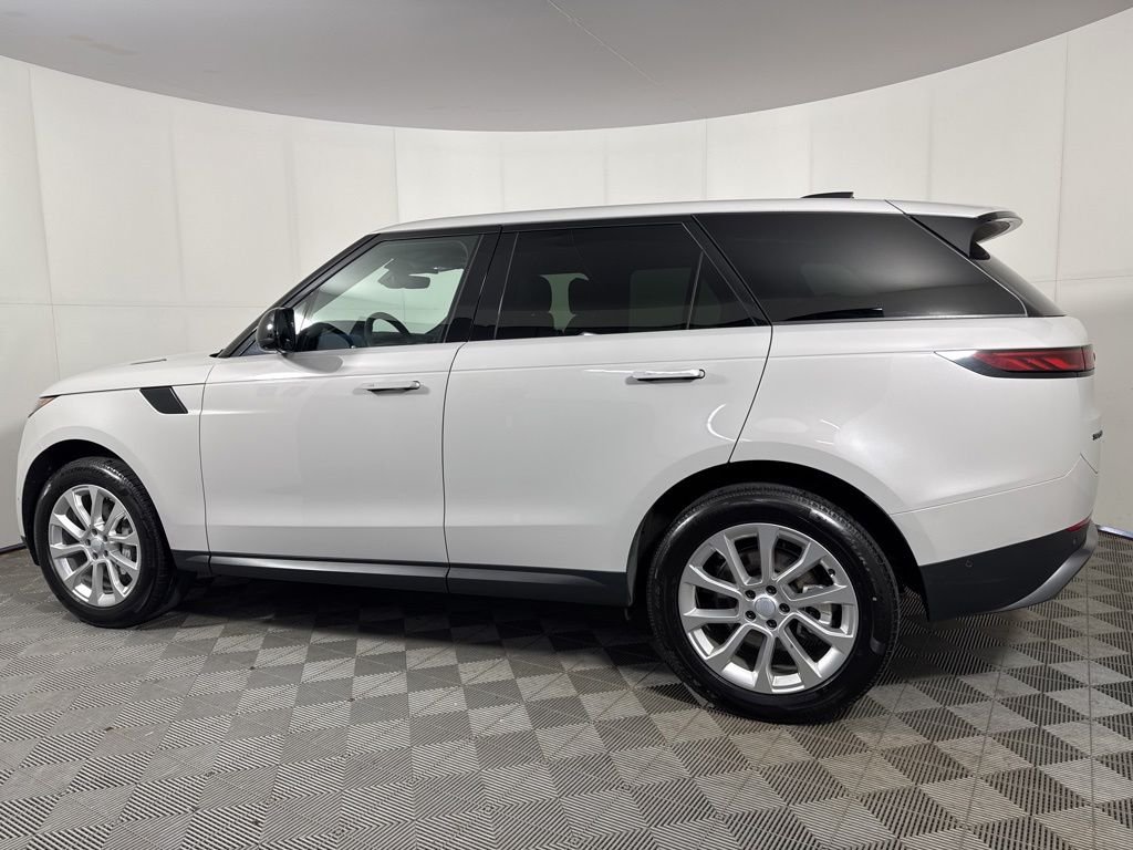 Used 2025 Borasco Grey Metallic Land Rover SE image 3