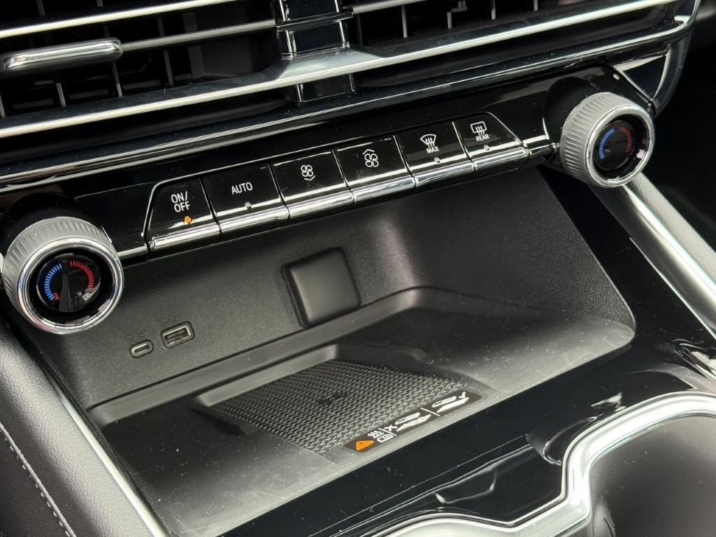 New 2026 Mosaic Black Metallic Chevrolet LT image 25