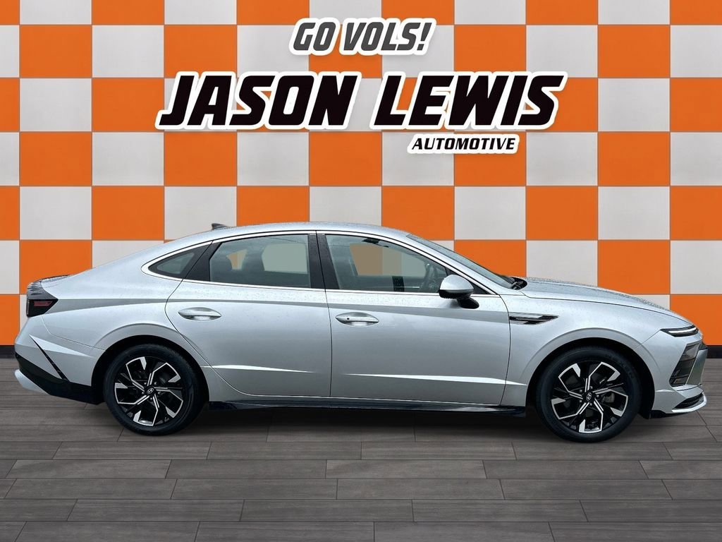 Used 2024 Aero Silver Hyundai SEL image 3