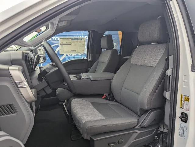 New 2025 Oxford White Ford F-350® XLT image 5