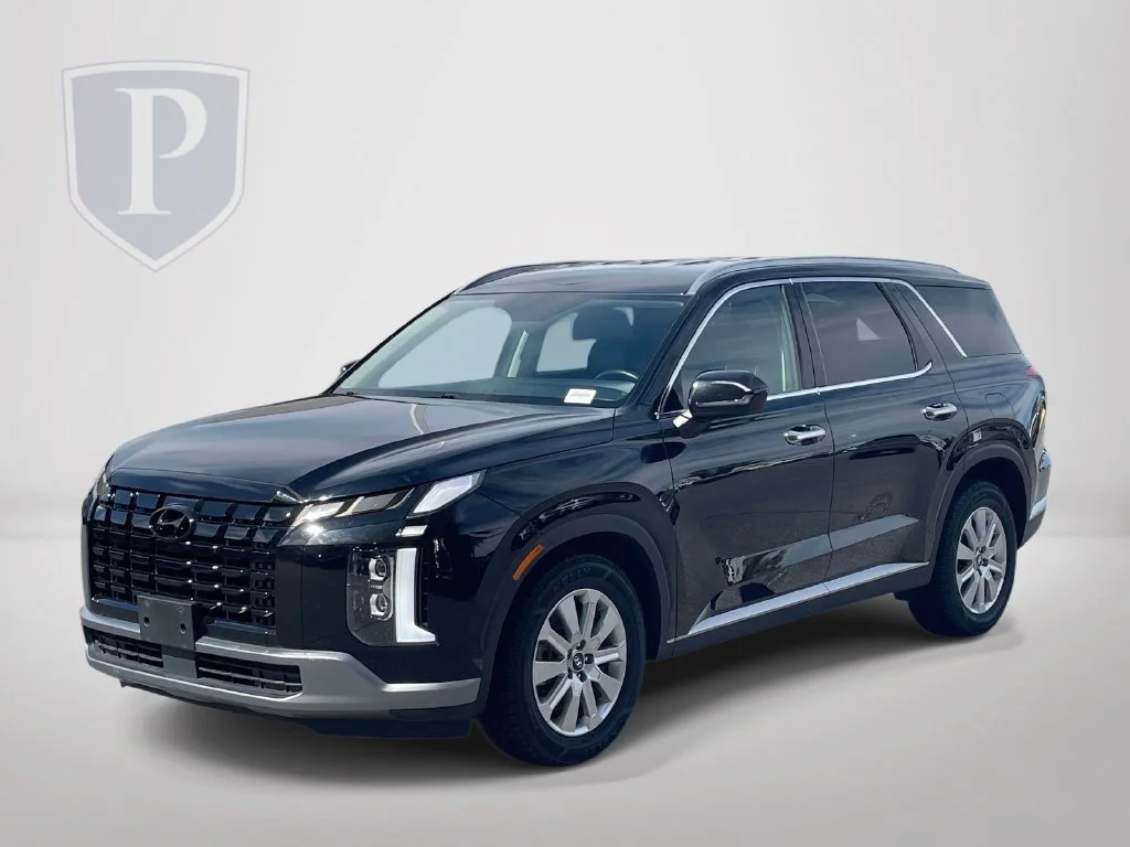 Certified Used 2025 Black Hyundai SEL image 4