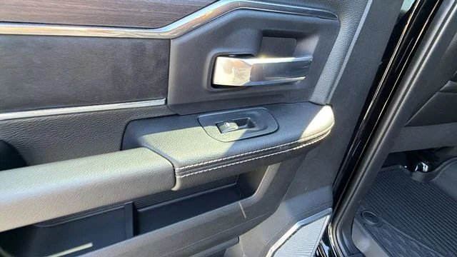 2026 RAM 3500 Laramie - Photo 15