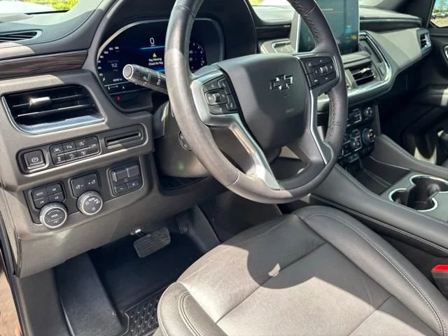 Used 2022 Black Chevrolet Z71 image 15