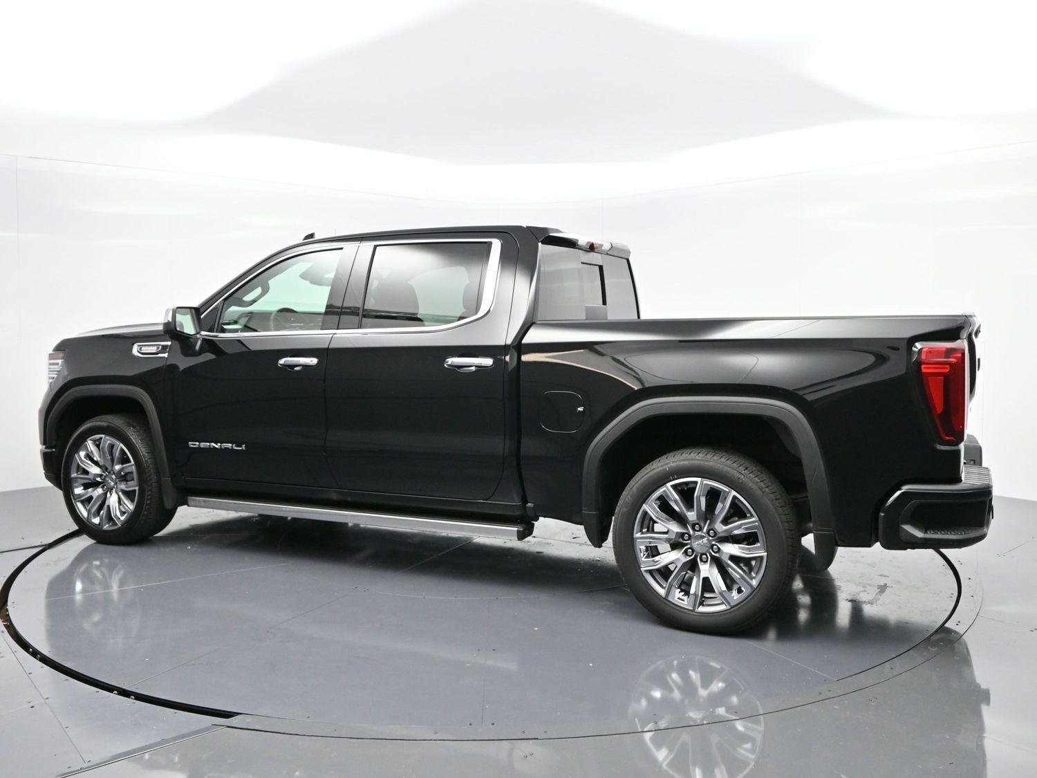 Used 2025 Onyx Black GMC Denali image 5