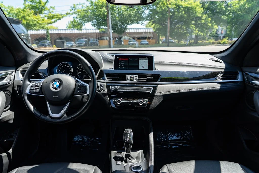 Used 2021 Black BMW xDrive28i image 10