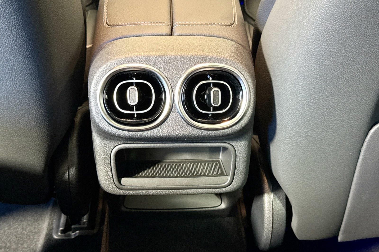 New 2026 Polar White Mercedes-Benz GLC 300 image 23