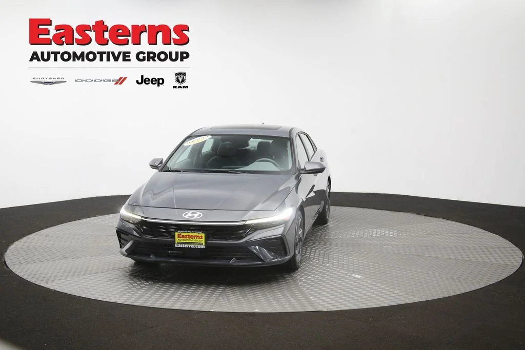Used 2025 Gray Hyundai SEL Convenience image 54