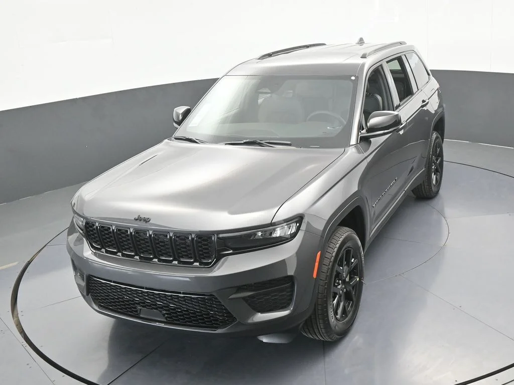 New 2025 Baltic Gray Metallic Clear-Coat Exterior Paint Jeep Altitude X image 38