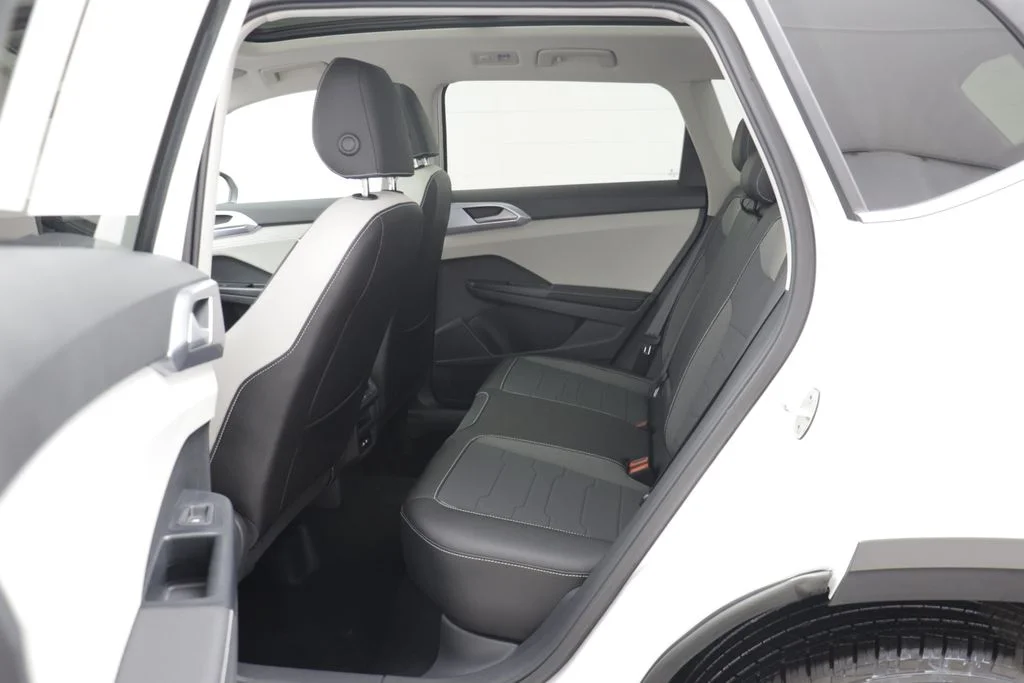 New 2026 Pure White Volkswagen 1.5T SE image 14