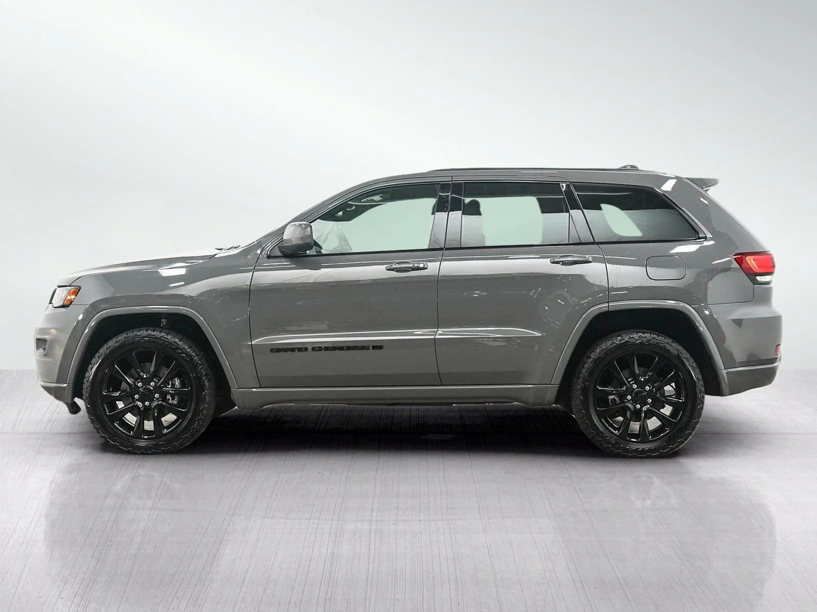 Used 2022 Sting-Gray Clearcoat Jeep Laredo X image 2
