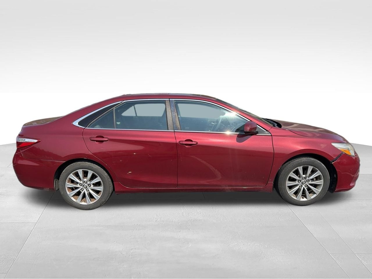 Used 2015 Red Toyota XLE image 4