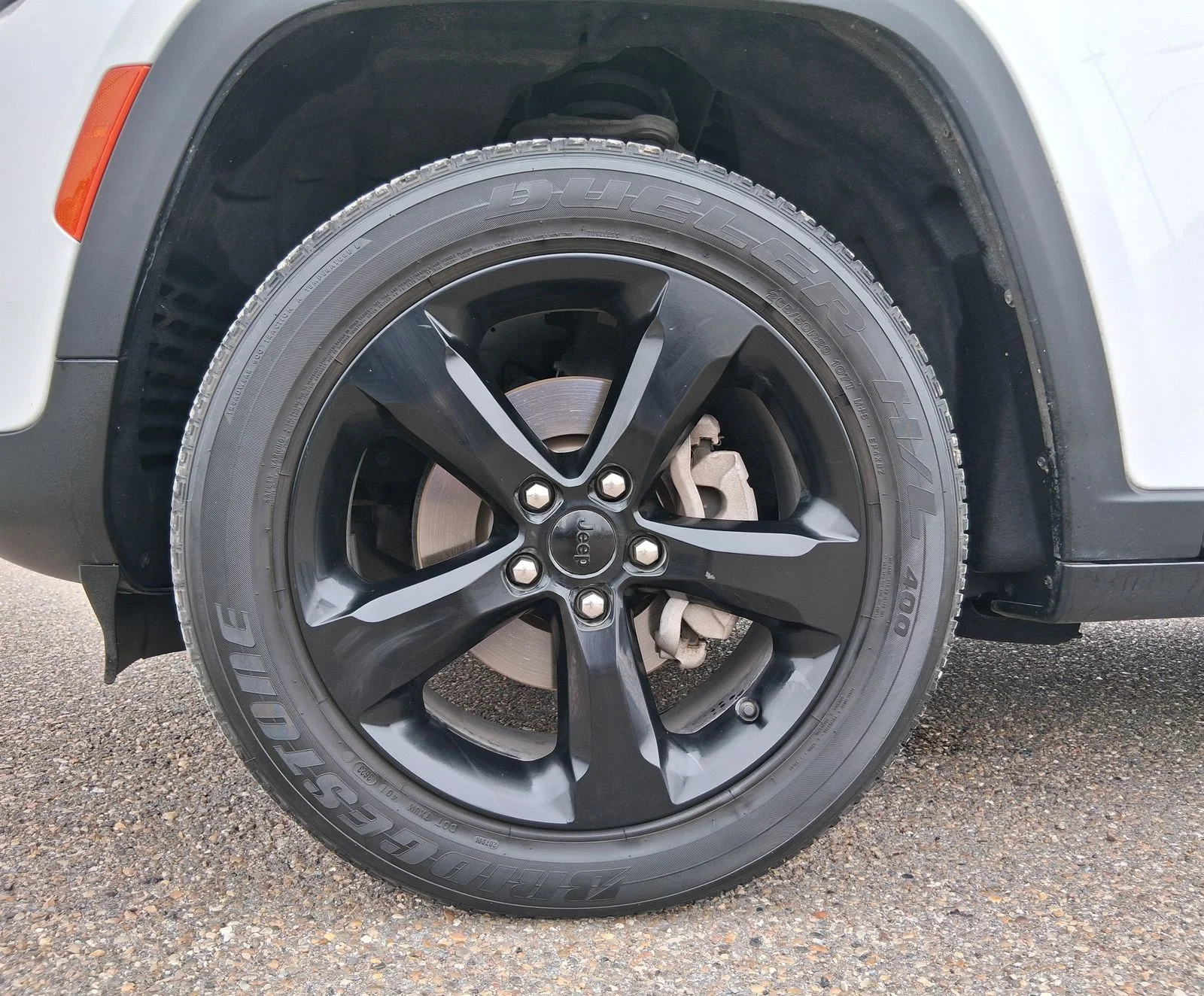 Used 2024 White Jeep Altitude image 18