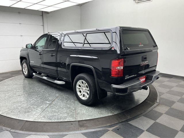 Used 2019 Onyx Black GMC SLE image 2