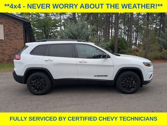 Used 2023 White Jeep Altitude image 3