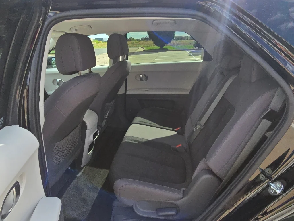 Used 2023 Abyss Black Hyundai SE image 15