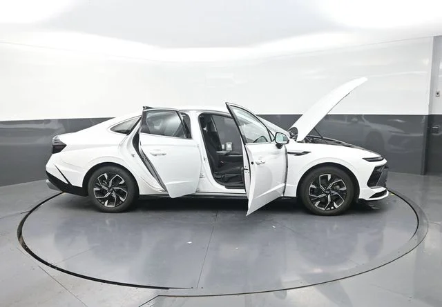 Used 2025 White Hyundai SEL image 46