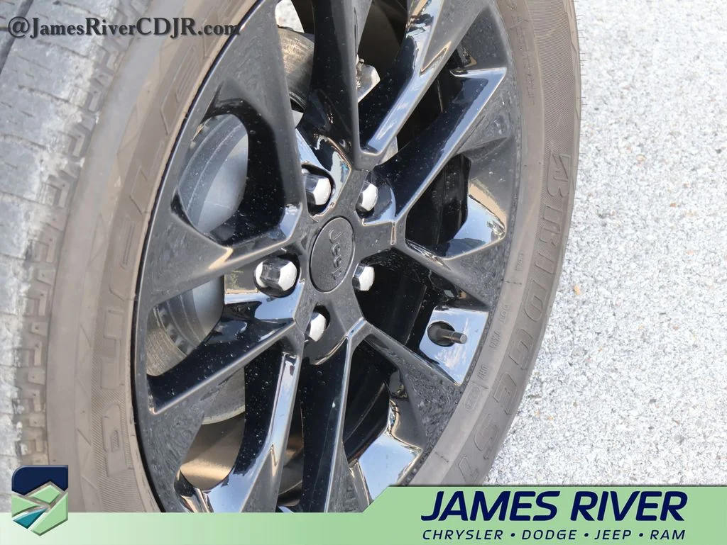 Used 2023 Gray Jeep Sahara 4xe image 38
