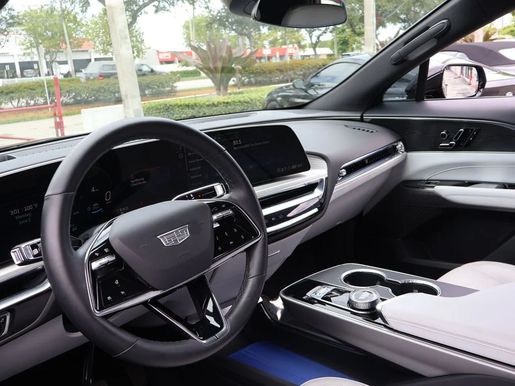 Used 2025 Black Cadillac Luxury image 33