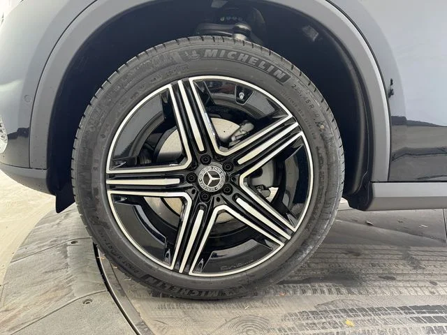 New 2027 Black Mercedes-Benz GLC 300 image 10
