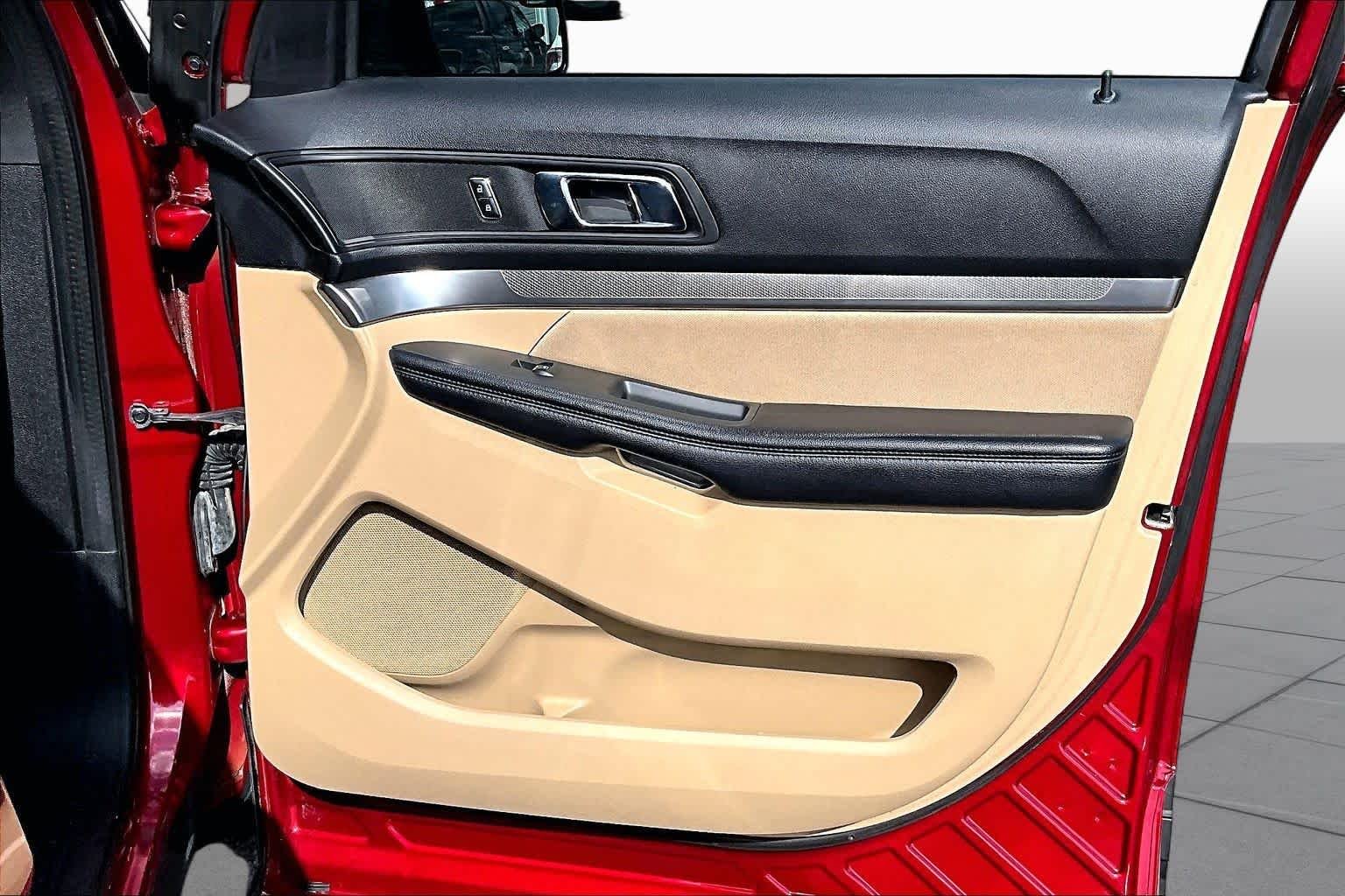 Used 2016 Ruby Red Metallic Tinted Clearcoat Ford Base image 23
