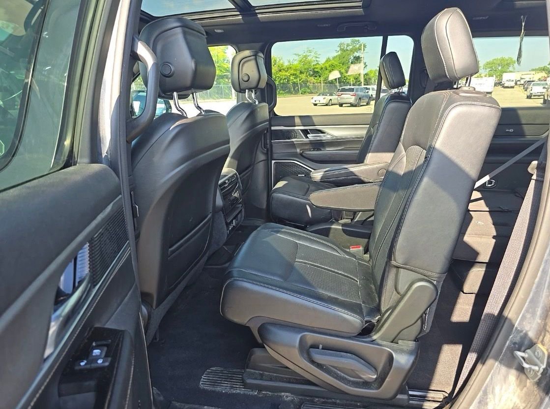 Used 2023 Blue Jeep Series II image 4