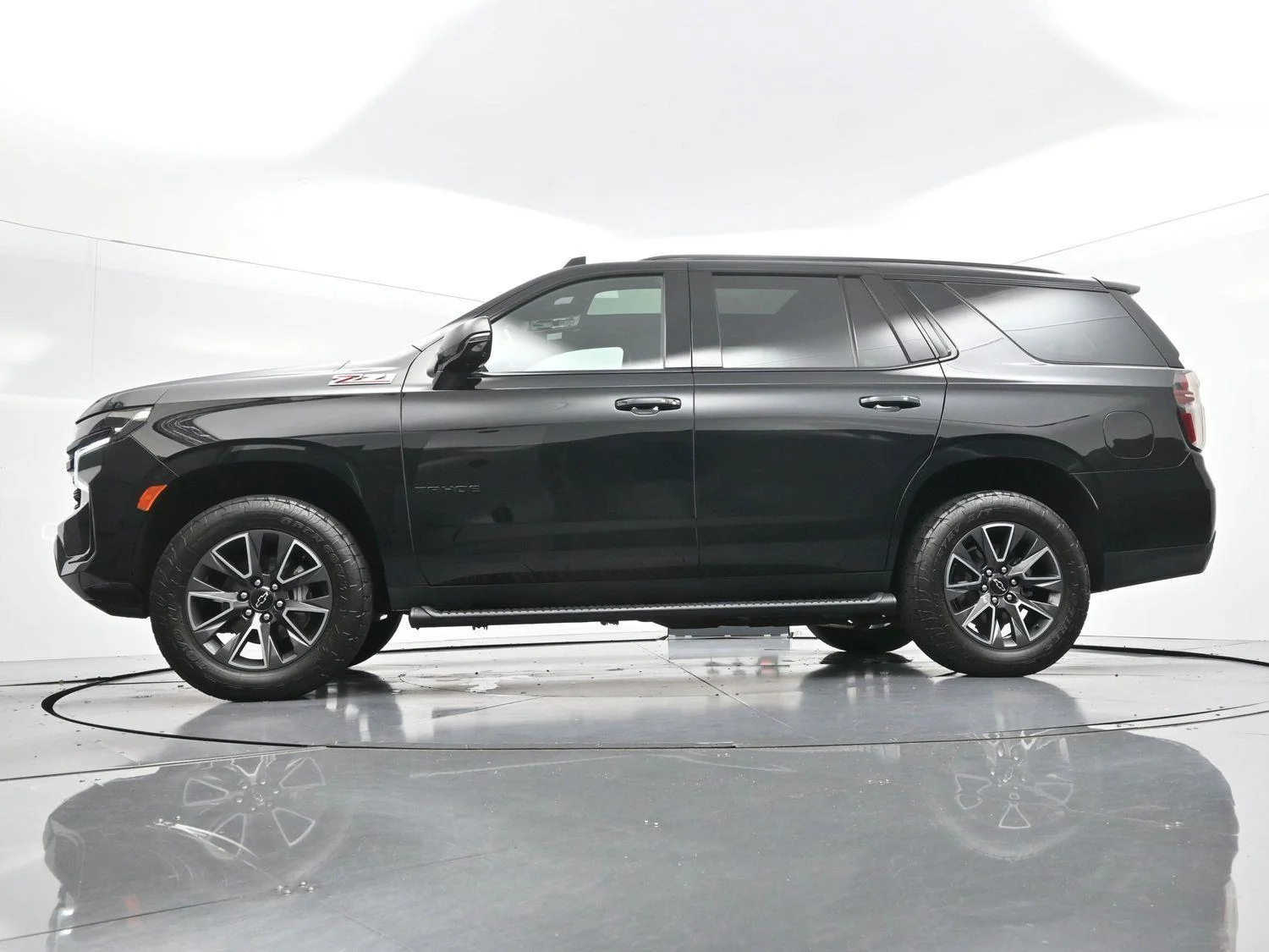 Used 2023 Black Chevrolet Z71 image 47