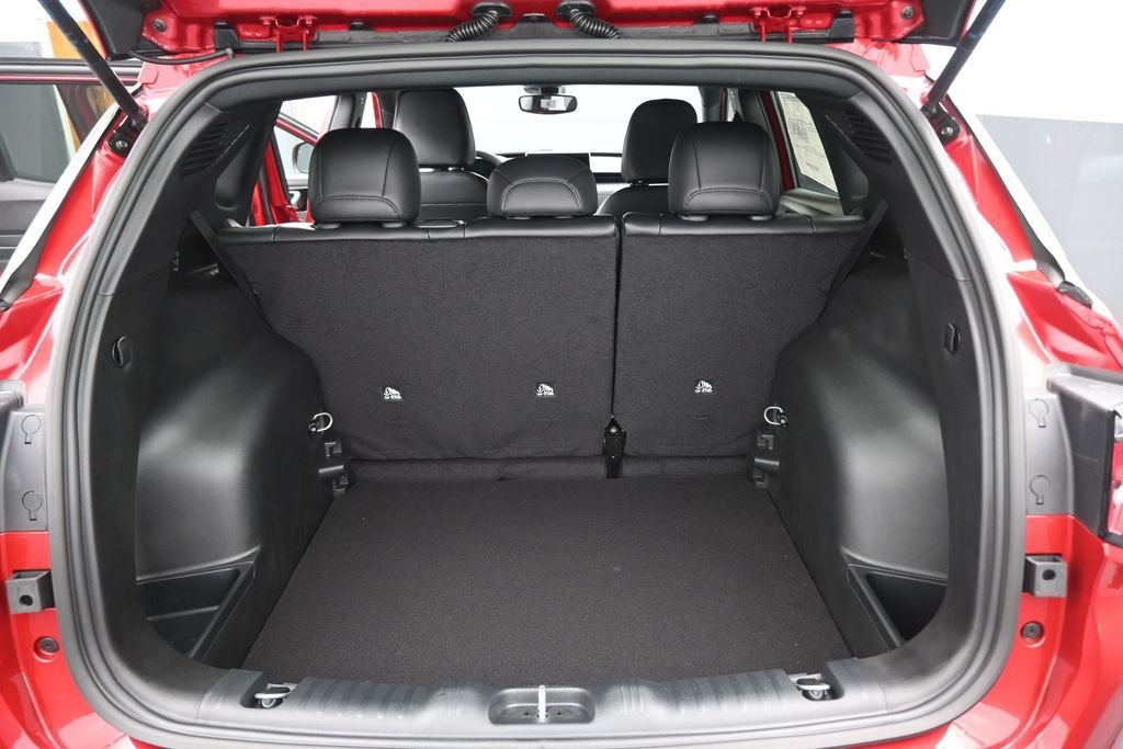 New 2026 Red Hot Pearlcoat Jeep Latitude image 12