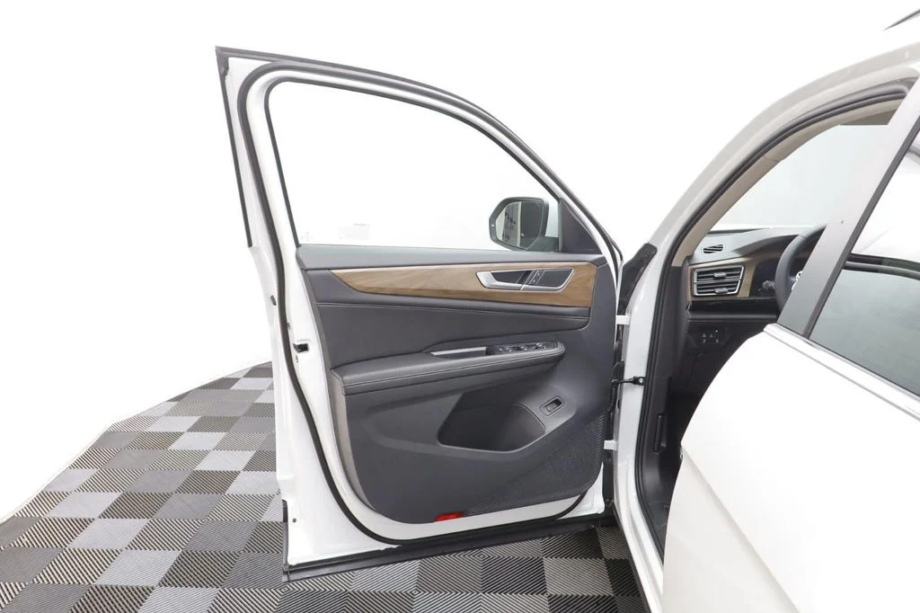 New 2026 Opal White Volkswagen SE w/Technology image 6