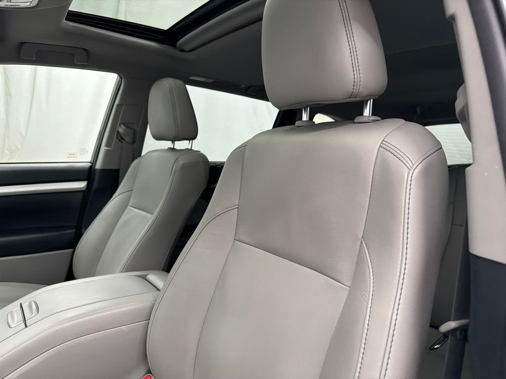 Used 2019 Green Toyota XLE image 10