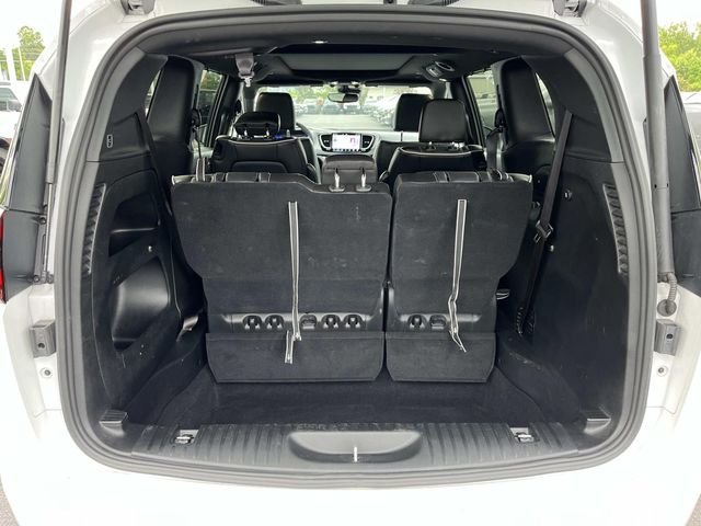 Used 2025 White Chrysler Limited image 18