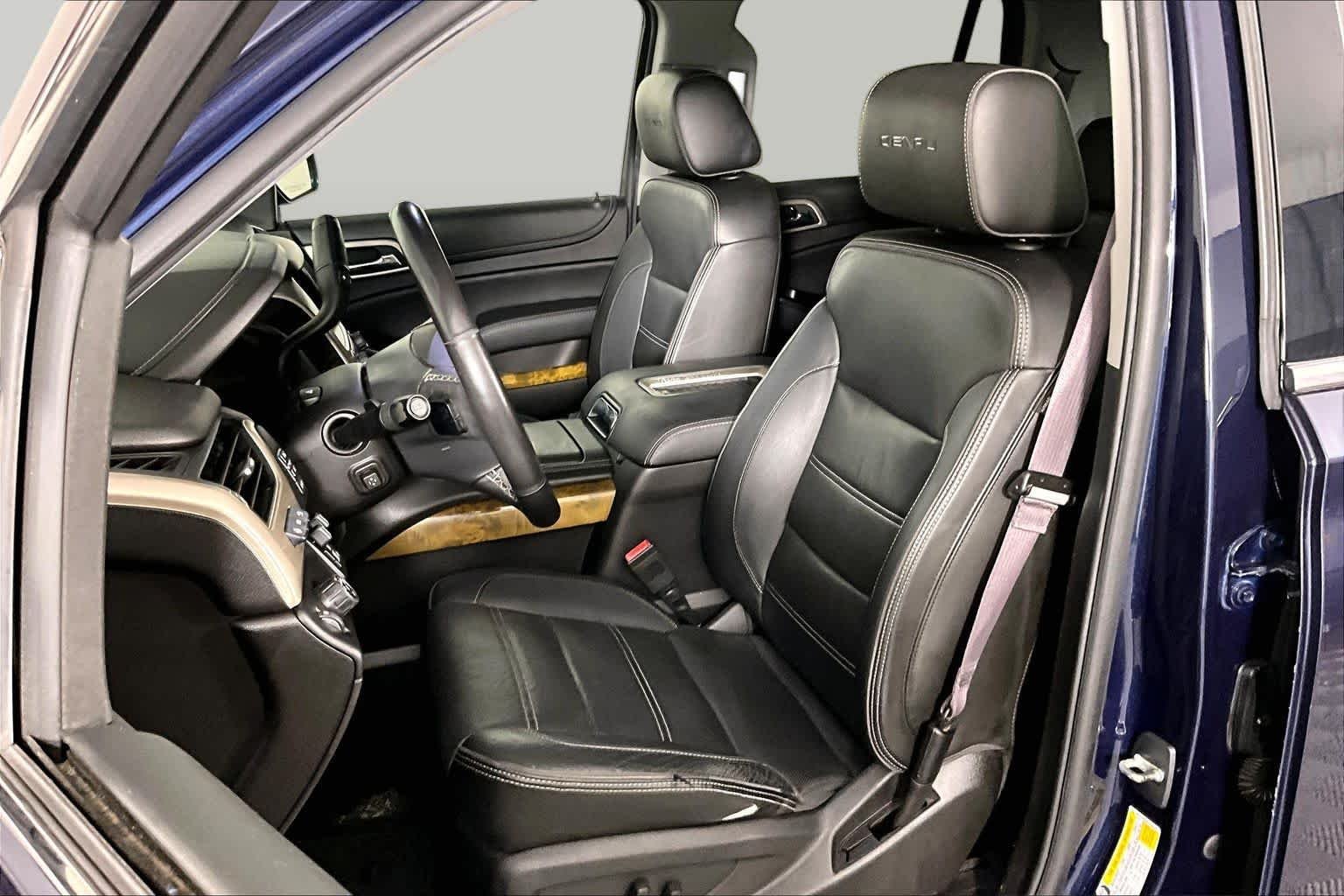 Used 2017 Dark Sapphire Blue Metallic GMC Denali image 8