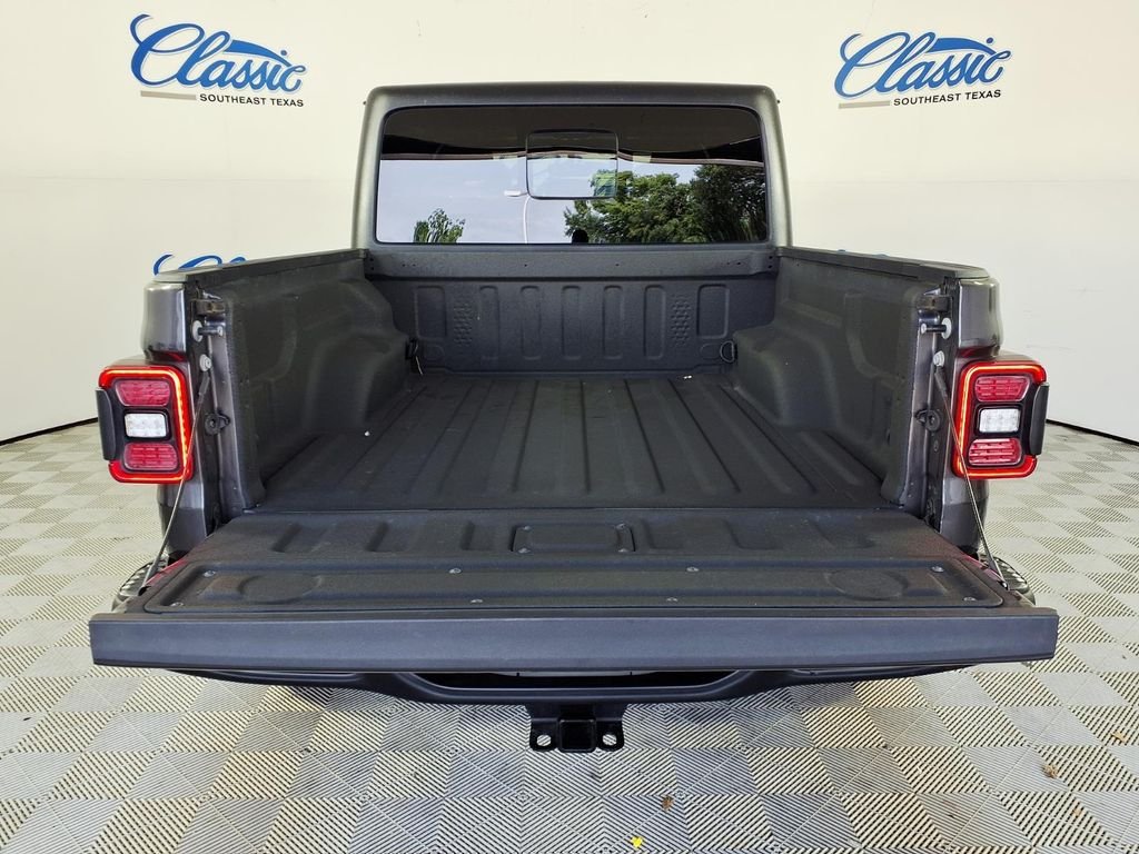Used 2023 Gray Jeep Rubicon image 5