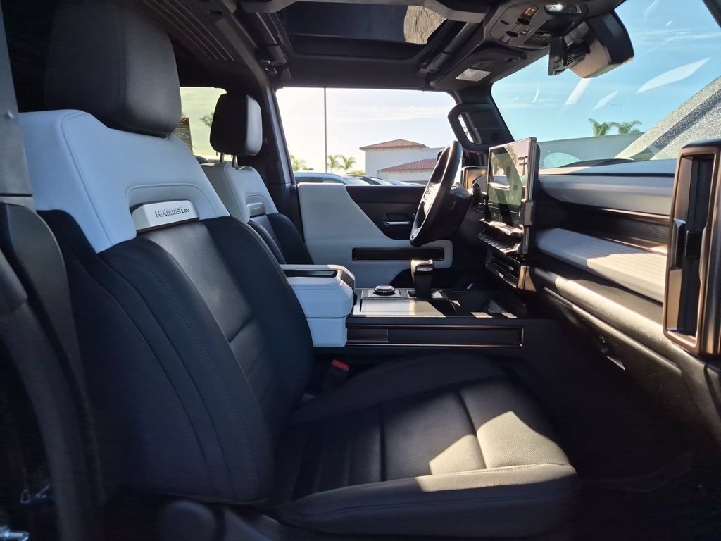 Used 2025 Void Black GMC 2X image 29