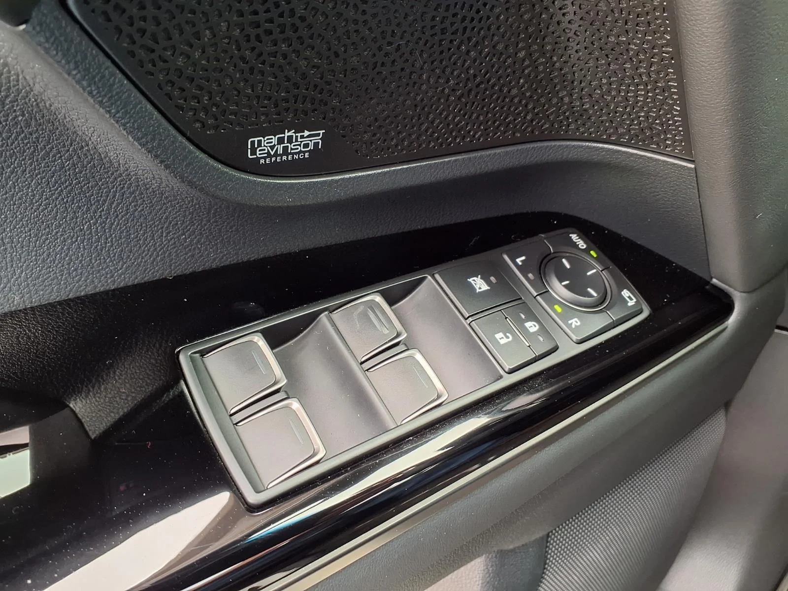 Used 2024 Gray Lexus 600 Luxury image 26