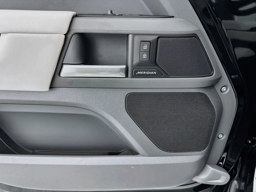 New 2026 Santorini Black Land Rover S image 19