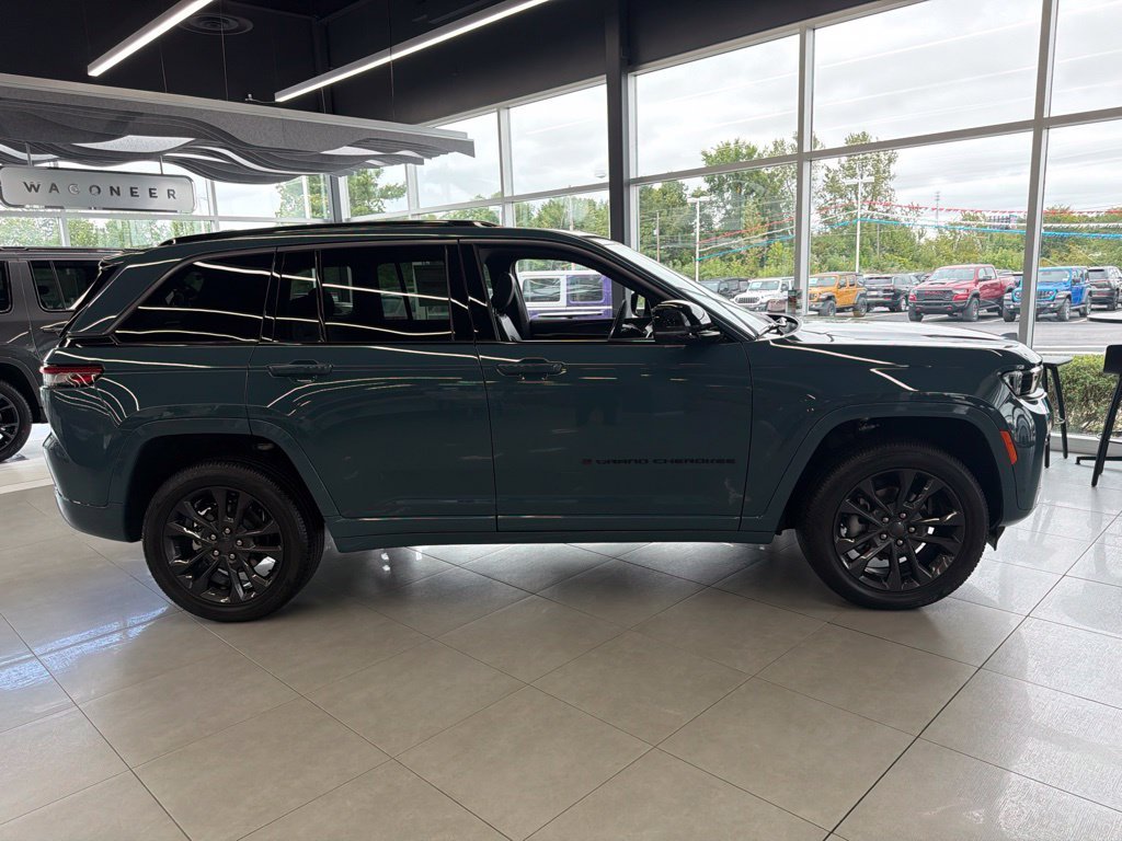 New 2026 Steel Blue Exterior Paint Jeep Limited Reserve image 9