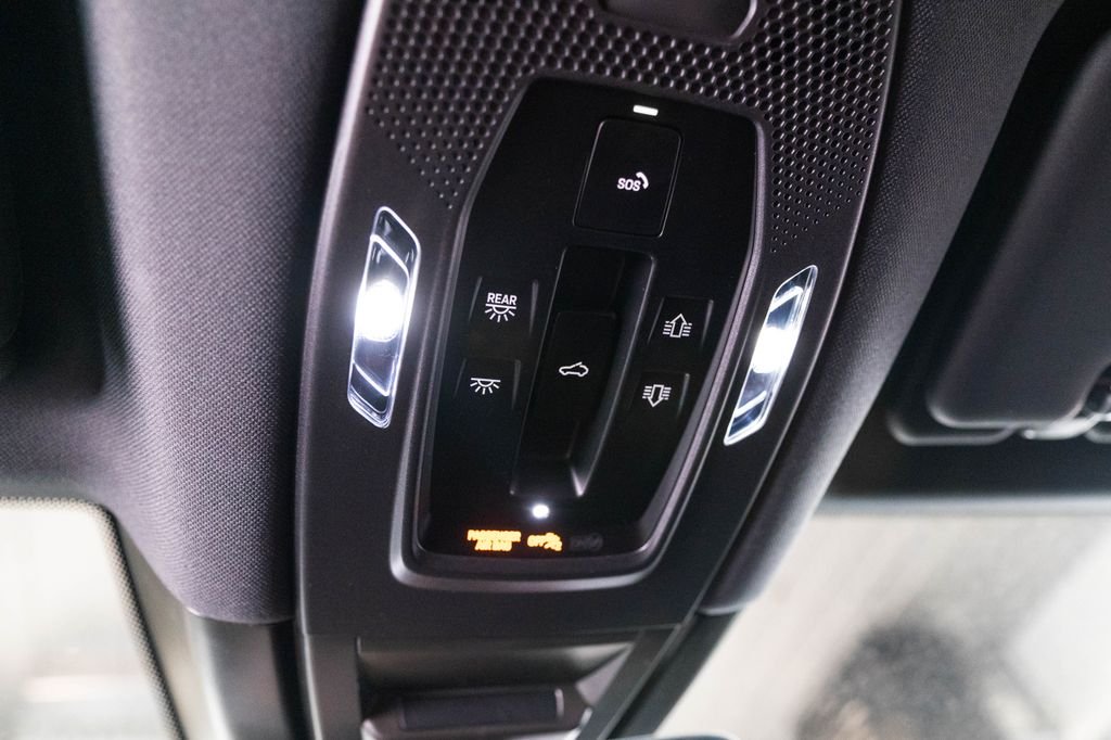 Used 2025  Porsche Base image 26