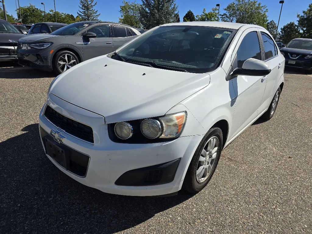 Used 2014 Summit White Chevrolet LT image 12