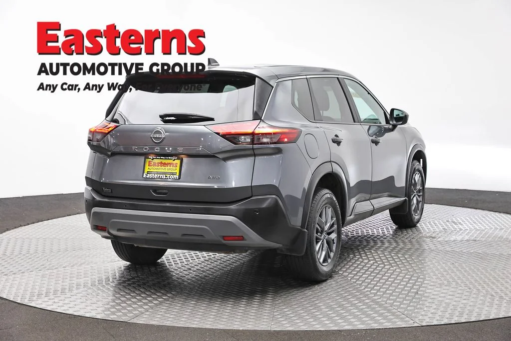 Used 2023 Gray Nissan S image 5